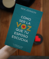 Cómo ser la voz que tu esposo escucha